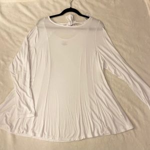 Lane Bryant white tunic long sleeve top, size 14/16. NWT